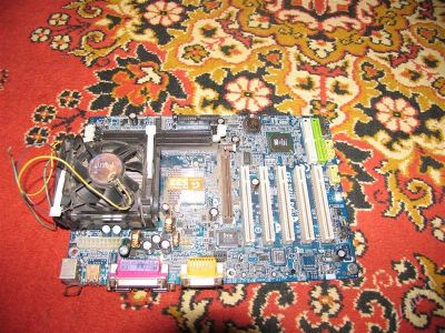 Лот: 968315. Фото: 1. S478 Gigabyte + pentium4 1600mhz. Материнские платы