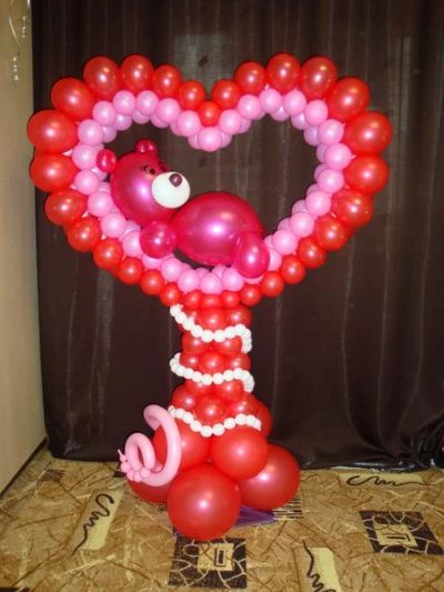 Лот: 5027755. Фото: 1. Мишка в сердце из воздушных шаров... Воздушные шары