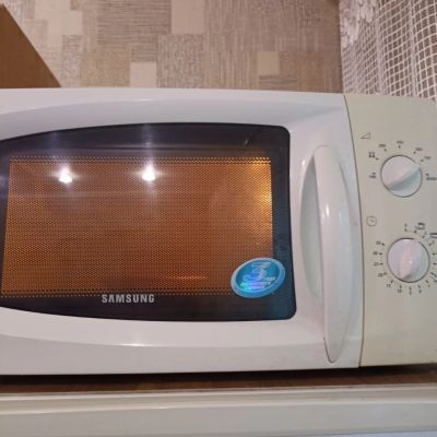 Лот: 20771463. Фото: 1. Микроволновка Samsung M181DNR. Микроволновки, мини-печи