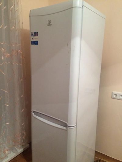 Лот: 6840920. Фото: 1. Холодильник Indesit на запчасти. Холодильники, морозильные камеры