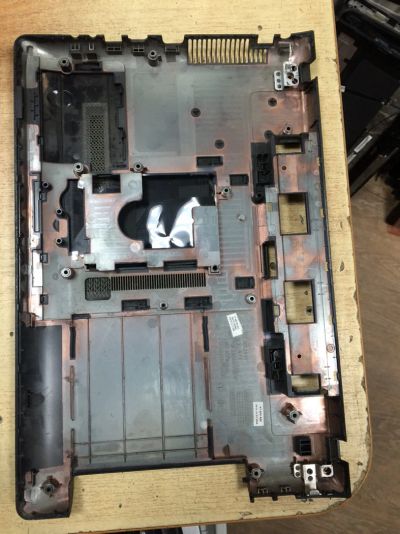 Лот: 9340587. Фото: 1. нижняя часть корпуса Samsung NP300E5A. Корпуса, блоки питания