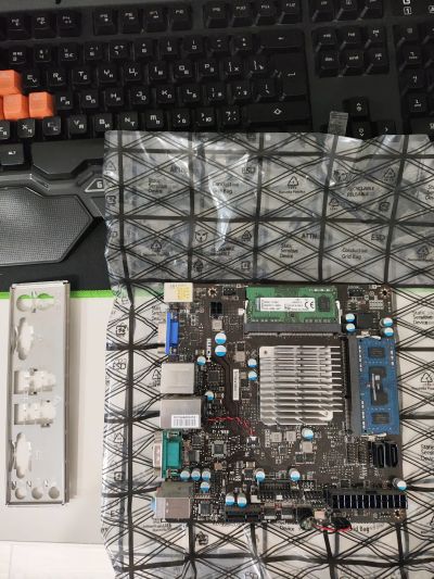Лот: 24999819. Фото: 1. Intel Celeron N3050 (1.6 - 2.16... Комплекты запчастей