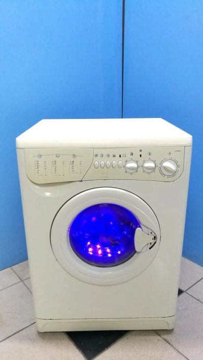 Лот: 10018828. Фото: 1. Стиральная машина Indesit w105tx... Стиральные машины