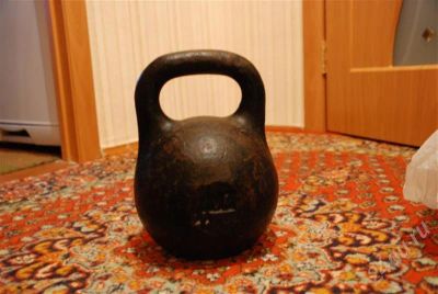 Лот: 702472. Фото: 1. Продам Две Гири 16 и 24 кг. Гири