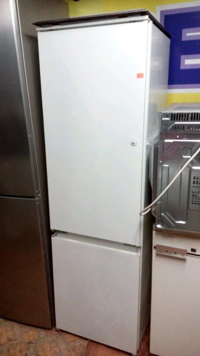 Лот: 4885226. Фото: 1. Холодильник встраиваемый Electrolux... Холодильники, морозильные камеры