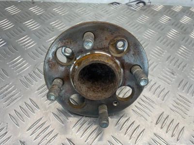 Лот: 21702590. Фото: 1. ступица Kia Rio QB. Двигатель и элементы двигателя