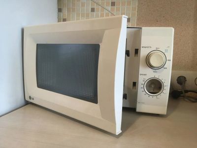 Лот: 11053689. Фото: 1. Микроволновая печь LG. Микроволновки, мини-печи