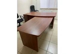 Лот: 18350018. Фото: 1. Стол руководителя. Компьютерные и письменные столы