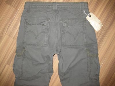 Лот: 10813677. Фото: 1. Levis Cargo Loose новые, цвет... Брюки, джинсы, шорты