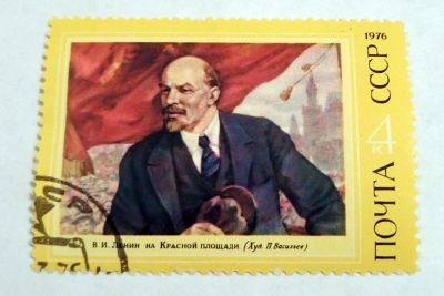 Лот: 7045493. Фото: 1. Марка Ленин на красной площади... Марки