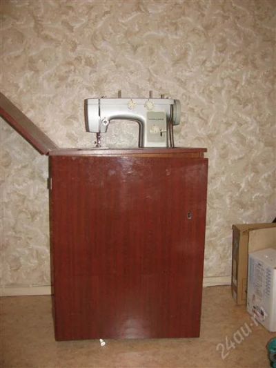 Лот: 2871310. Фото: 1. Швейная машинка "Чайка 142М". Швейная, вязальная