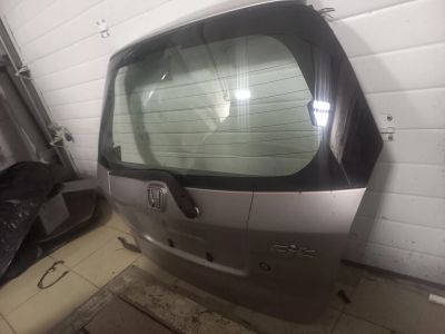 Лот: 24143311. Фото: 1. Дверь багажника honda fit gd1-2. Кузов