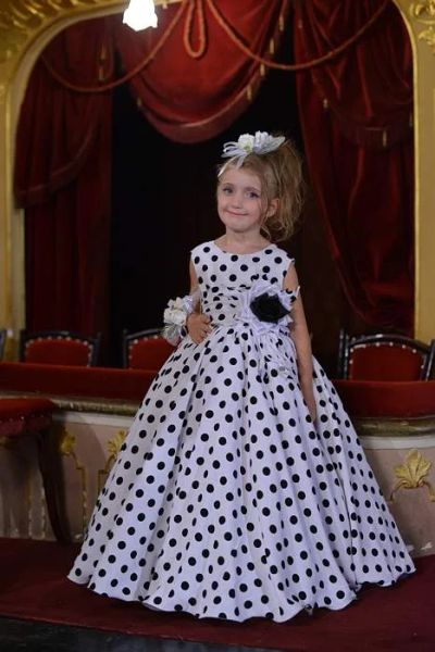 Лот: 4067543. Фото: 1. на выпускной 4 класс. Платья, сарафаны