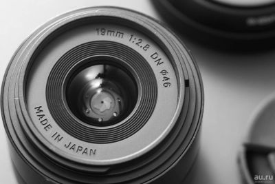 Лот: 9801227. Фото: 1. Объектив Sigma 19mm F2.8 DN Sony... Объективы