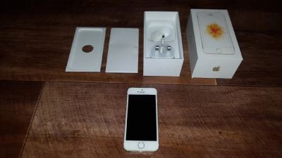 Лот: 14815267. Фото: 1. iPhone SE, Gold, 16Gb. Смартфоны