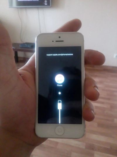 Лот: 9913092. Фото: 1. Iphone 5. Смартфоны