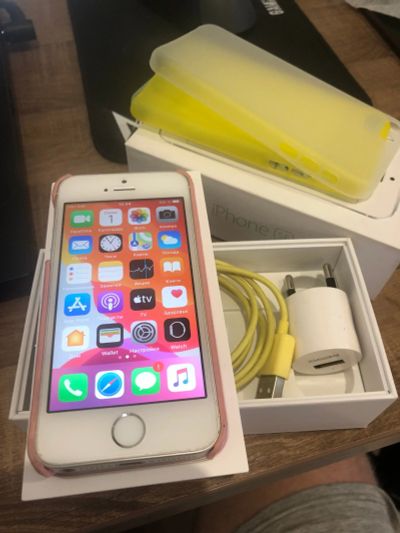 Лот: 15770540. Фото: 1. Iphone SE 32 Gb. Смартфоны