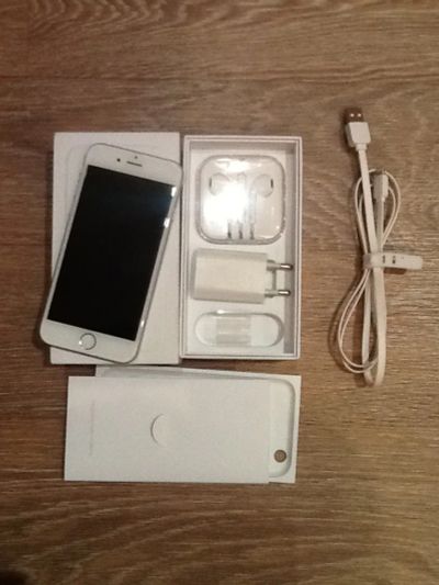 Лот: 8932561. Фото: 1. iPhone 6 16Гб silver. Смартфоны