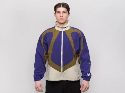 Лот: 25066645. Фото: 1. Ветровка Nike. Верхняя одежда
