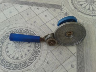 Лот: 10084804. Фото: 1. Машинка для закрутки банок закаточная... Кухонные аксессуары
