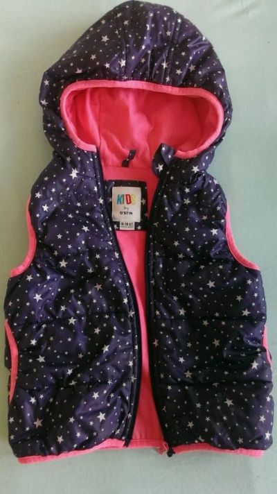 Лот: 7119817. Фото: 1. Жилетка ostin 92 см. Верхняя одежда