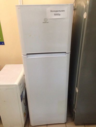 Лот: 9404878. Фото: 1. Холодильник Indesit IDG171. Холодильники, морозильные камеры