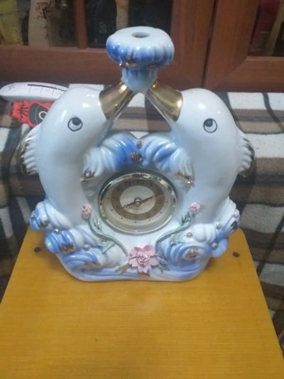 Лот: 19507314. Фото: 1. Часы дельфин фарфор. Часы настенные, настольные