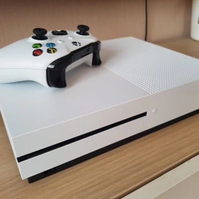 Лот: 16349342. Фото: 1. X Box One S. Игровые приставки, консоли