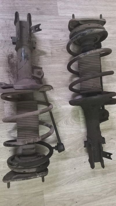 Лот: 25360758. Фото: 1. Передние стойки kia rio полуживые. Ходовая, подвеска, рулевое управление