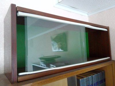 Лот: 12516250. Фото: 1. книжная полка со сдвижными стеклами... Полки, стеллажи, этажерки