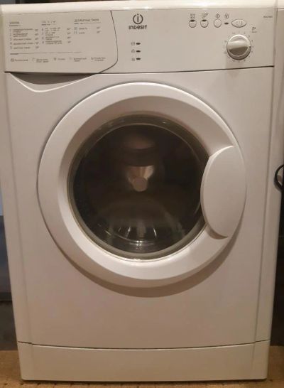 Лот: 11529886. Фото: 1. Стиральная машинка indesit б/у... Стиральные машины