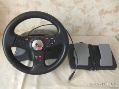 Лот: 10214207. Фото: 1. Руль Logitech для игры на компьютере... Аксессуары для игровых приставок, консолей, геймпады