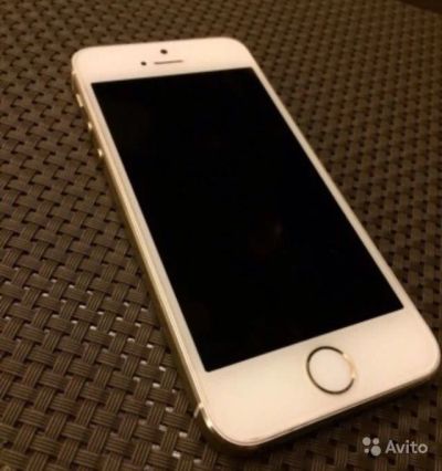 Лот: 7717683. Фото: 1. iphone 5S Gold. Смартфоны