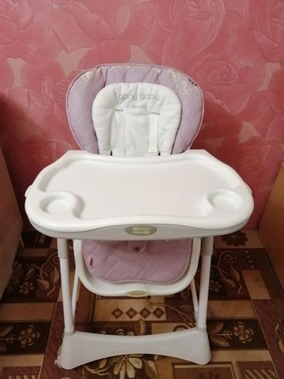 Лот: 15662546. Фото: 1. Стульчик для кормления Happy Baby. Всё для кормления