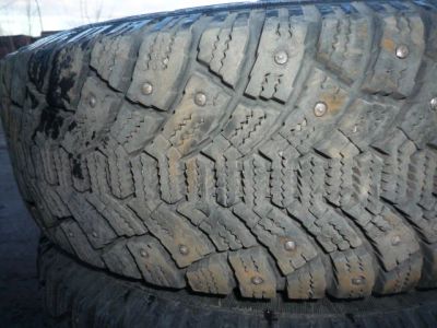 Лот: 7311524. Фото: 1. зимние шипованные покрышки R14. Шины