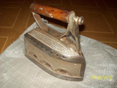 Лот: 487642. Фото: 1. продам утюг на углях. Другое (коллекционирование, моделизм)