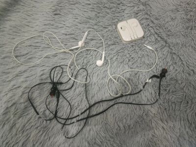 Лот: 24840313. Фото: 1. Наушники jbl и apple. Наушники, гарнитуры