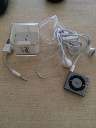 Лот: 6136923. Фото: 1. IPod shuffle 4 2 гб Спейс Грэй. Плееры