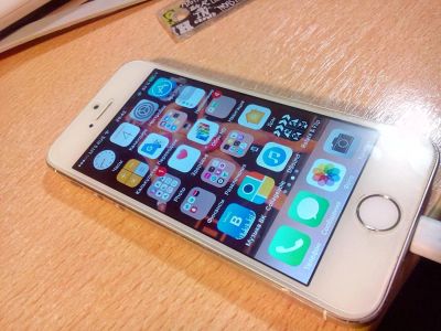 Лот: 9609656. Фото: 1. IPhone 5s Айфон 5S 64gb 64гб Gold. Смартфоны