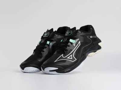 Лот: 25588102. Фото: 1. Кроссовки Mizuno Wave Lightning... Кеды, кроссовки, слипоны
