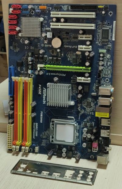 Лот: 19454356. Фото: 1. Мат. плата ASRock P45DE LGA775... Материнские платы