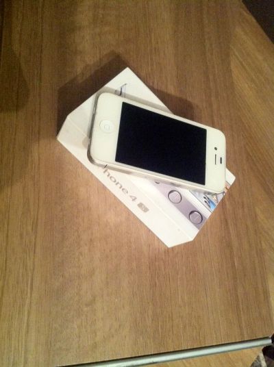 Лот: 3270339. Фото: 1. Iphone 4s 16Gb СРОЧНо!!!!!. Смартфоны