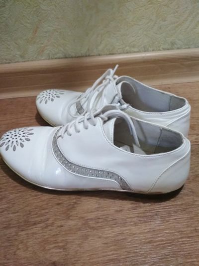 Лот: 14901511. Фото: 1. Туфли лаковые. Размер 31. Туфли