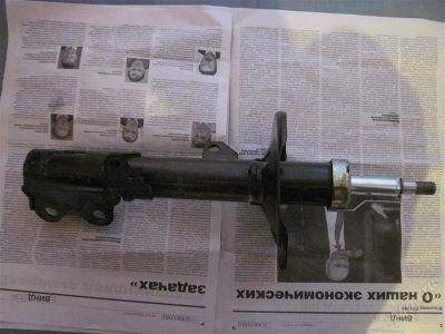 Лот: 1558678. Фото: 1. стойка левая амортизатор corolla... Ходовая, подвеска, рулевое управление