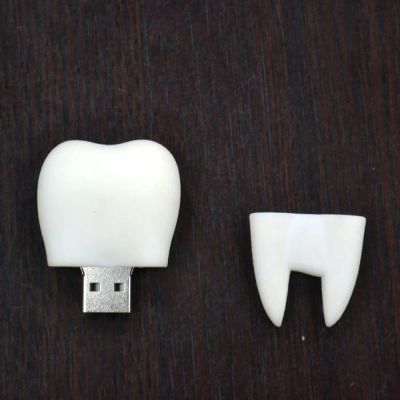 Лот: 6599038. Фото: 1. USB 8Гб "Зуб" 02. USB-флеш карты