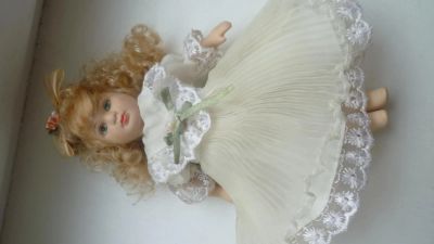 Лот: 7684348. Фото: 1. кукла фарфор 19 см. Куклы