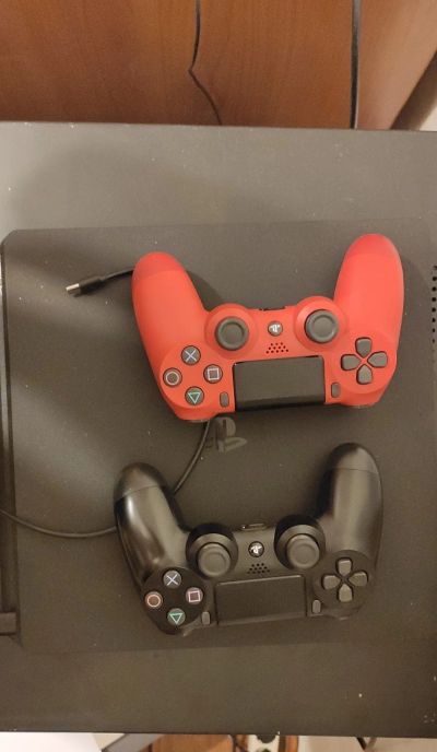 Лот: 16747844. Фото: 1. Playstation 4 slim 1TB. Игры для консолей