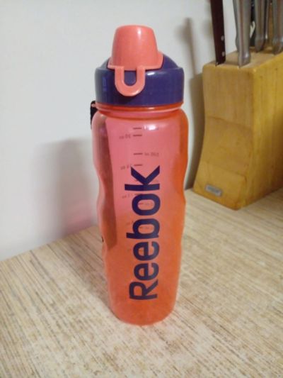 Лот: 19042568. Фото: 1. Бутылка для воды 600 мл Reebok. Другое (красота и здоровье)