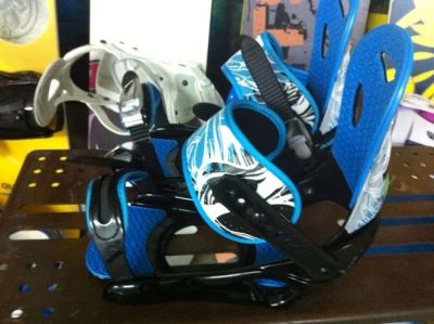 Лот: 4958593. Фото: 1. Крепления на сноуборд Atom Blue... Крепления