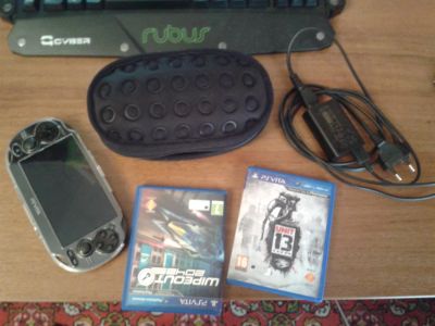 Лот: 3953844. Фото: 1. PS Vita В отличном комплекте... Игровые приставки, консоли